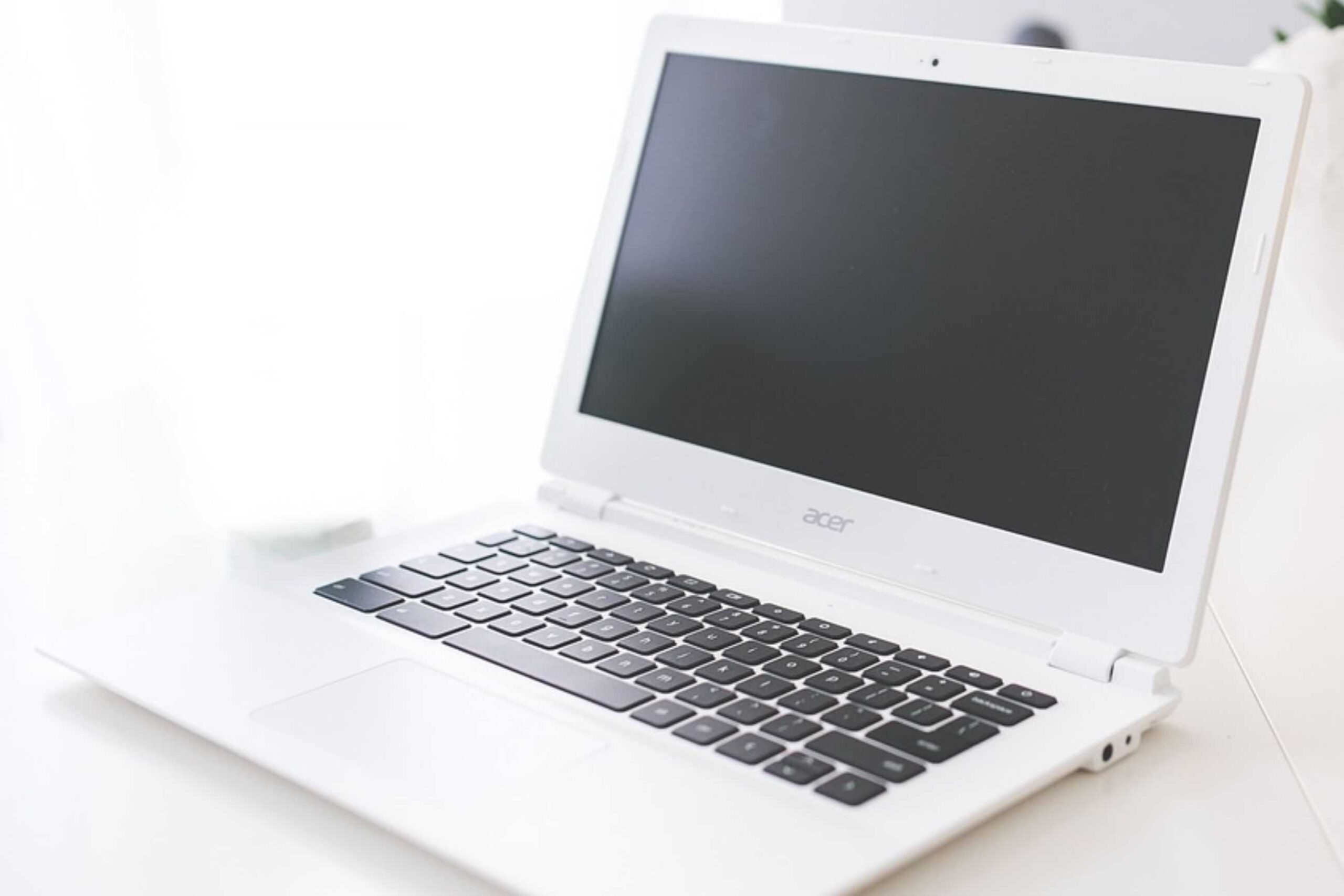 Technik IT POMOC pri oprave notebooku Acer v servisnom stredisku v Bratislave