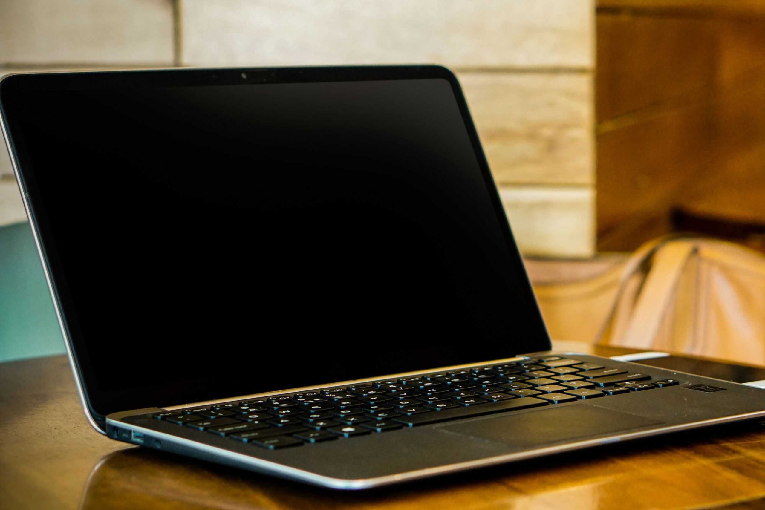 Technik IT POMOC pri oprave notebooku Lenovo v servisnom stredisku v Bratislave