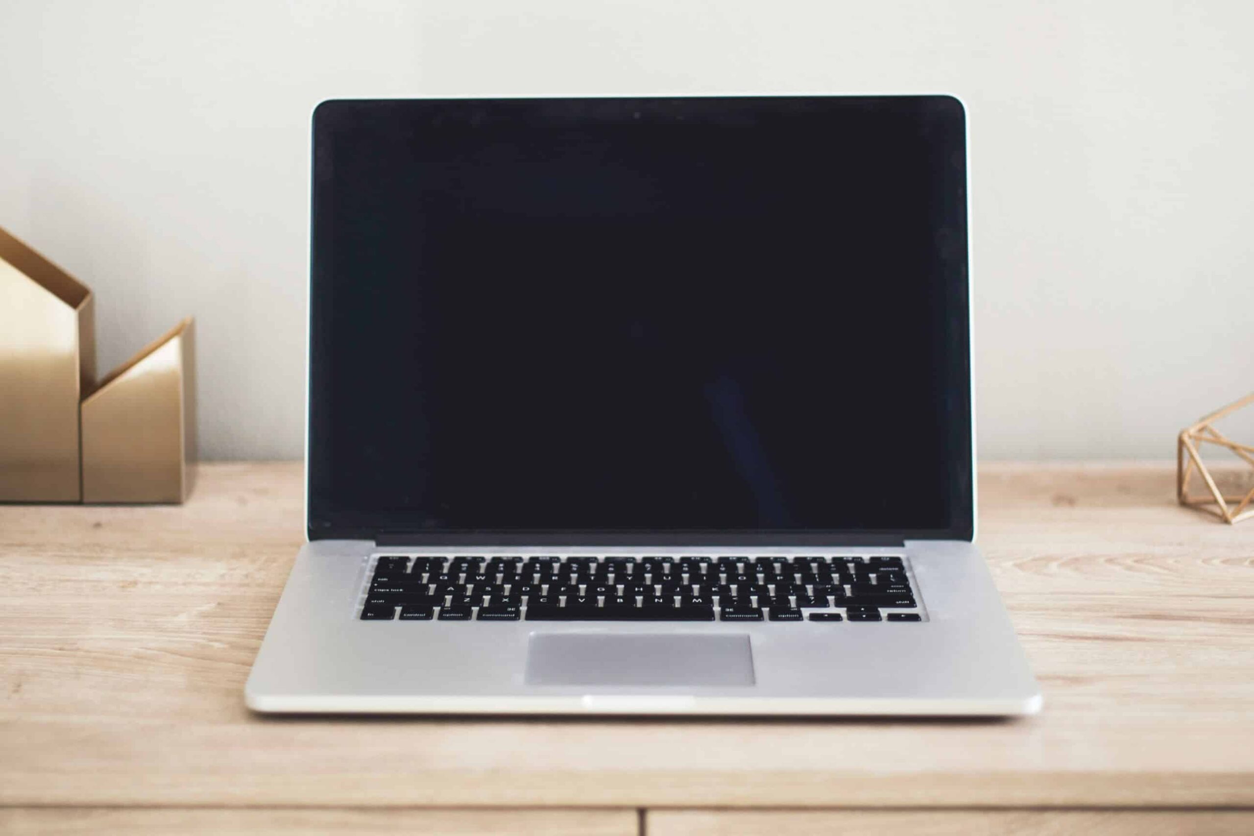 Technik IT POMOC pri oprave notebooku Gigabyte v servisnom stredisku v Bratislave